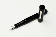 Load image into Gallery viewer, Model 31 Omnis Fountain Pen - Classic Black