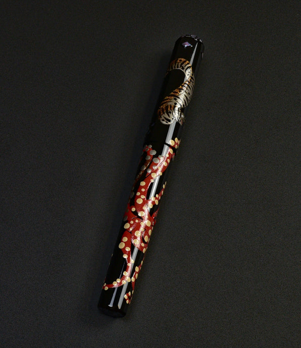 Model 03M Maki-e Eel vs Octopus Small Edition