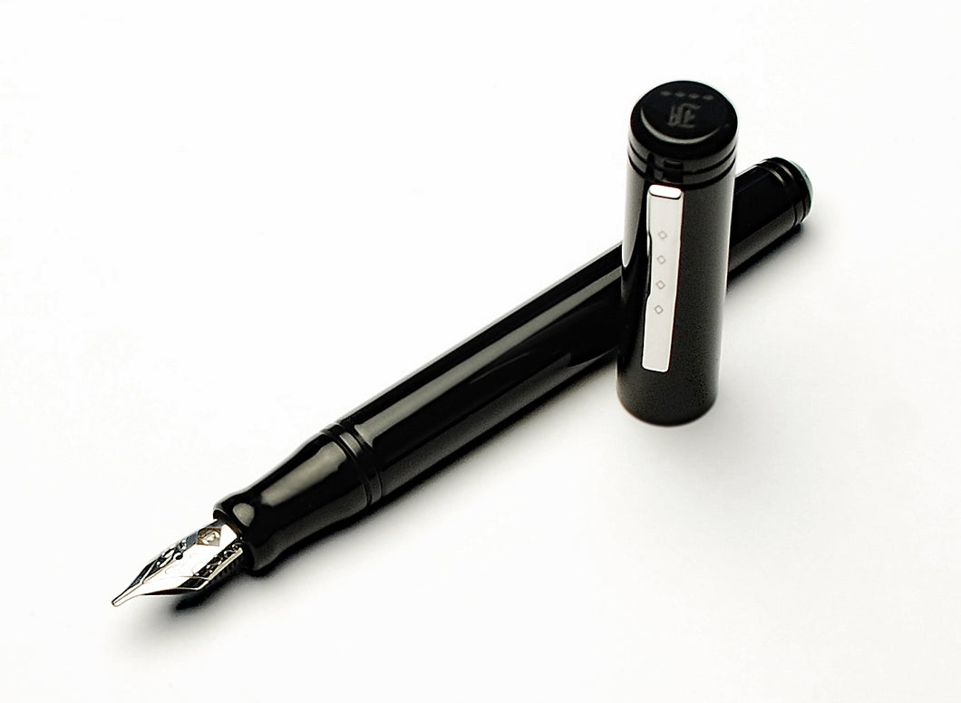 Model 20 Marietta Fountain Pen - Classic Black