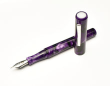 Load image into Gallery viewer, Model 03 Iterum Fountain Pen - Purpuratum &amp; White