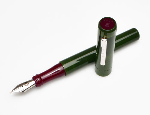 Model 03 Iterum Fountain Pen - Vintage Green Sweet Maroon
