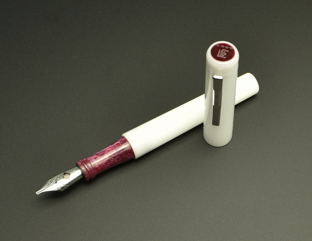 Model 03 Iterum Fountain Pen - White & Blackberry SE