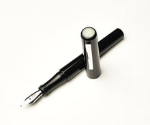 Load image into Gallery viewer, Model 03 Iterum Fountain Pen - Black &amp; Creme
