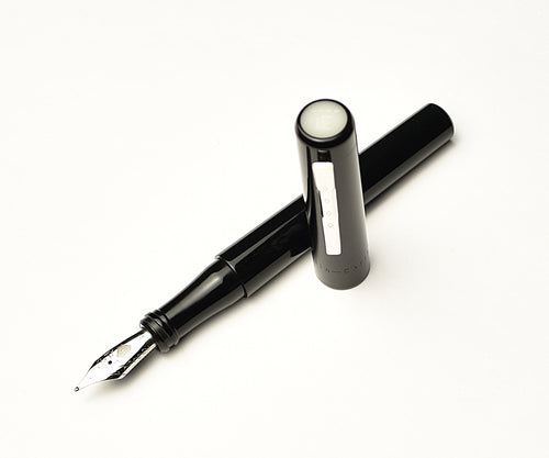 Model 03 Iterum Fountain Pen - Black & Creme