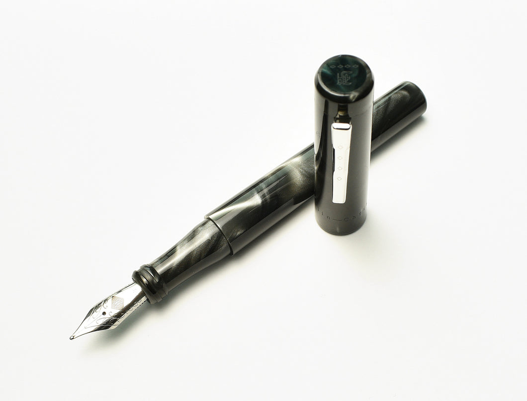 Model 03 Iterum Fountain Pen - Smoke & Marbled Green