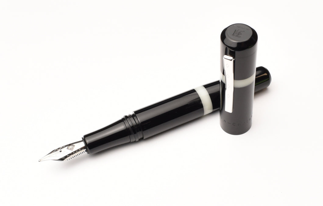Model 19 Fountain Pen - Black & Creme