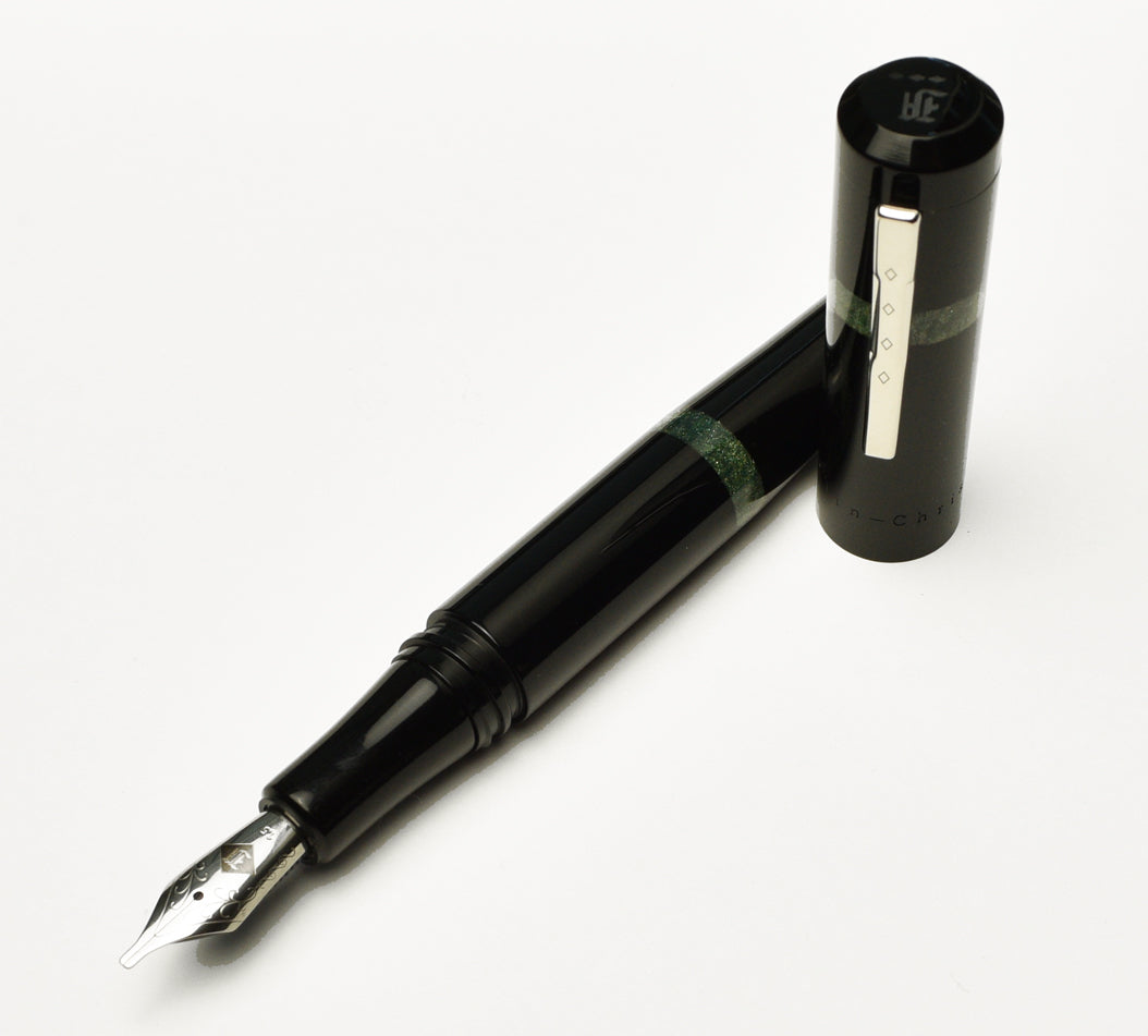 Model 19 Fountain Pen - Black & Diamondcast Green