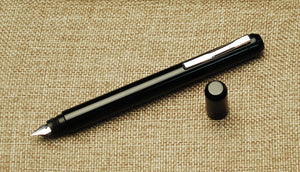 Model 25 Eclipse Fountain Pen - Classic Black