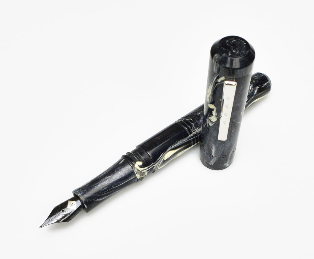 Model 31 Omnis Fountain Pen - Charcoal & Creme' SE