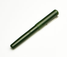 Load image into Gallery viewer, Model 31 Omnis Fountain Pen - Vintage Green matte