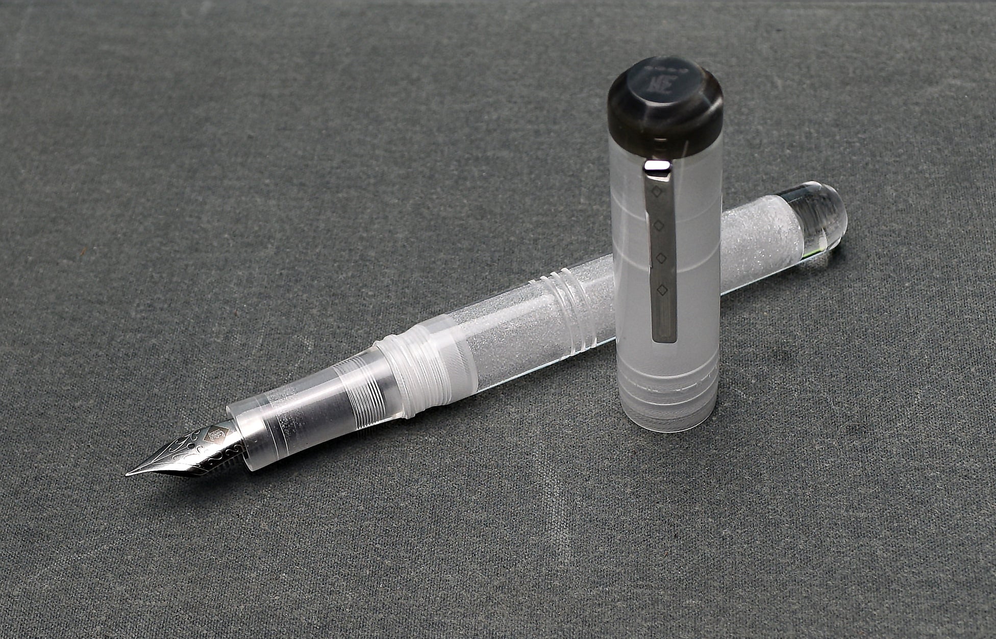 フランクリン・クリストフ 31 オムニス・エメラルド Model 31 Omnis Fountain Pen - Smoke & Ice – Franklin-Christoph
