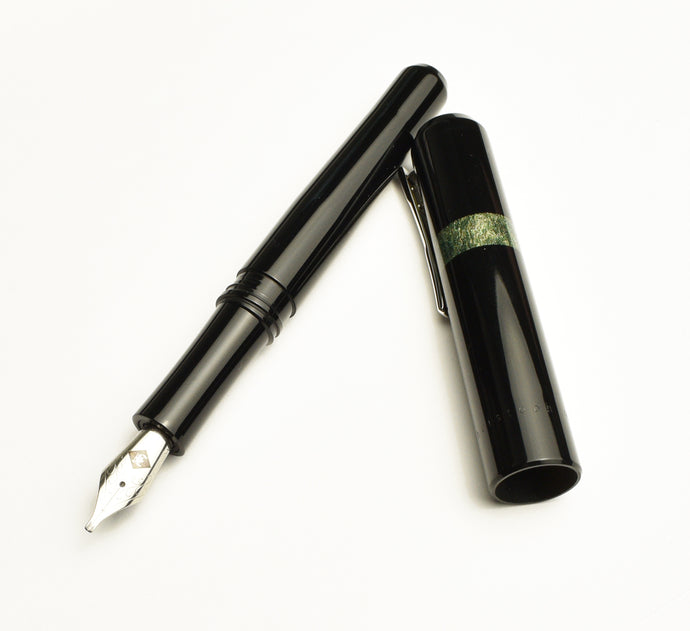 Model 40 Panther Fountain Pen - Black & Diamondcast Green