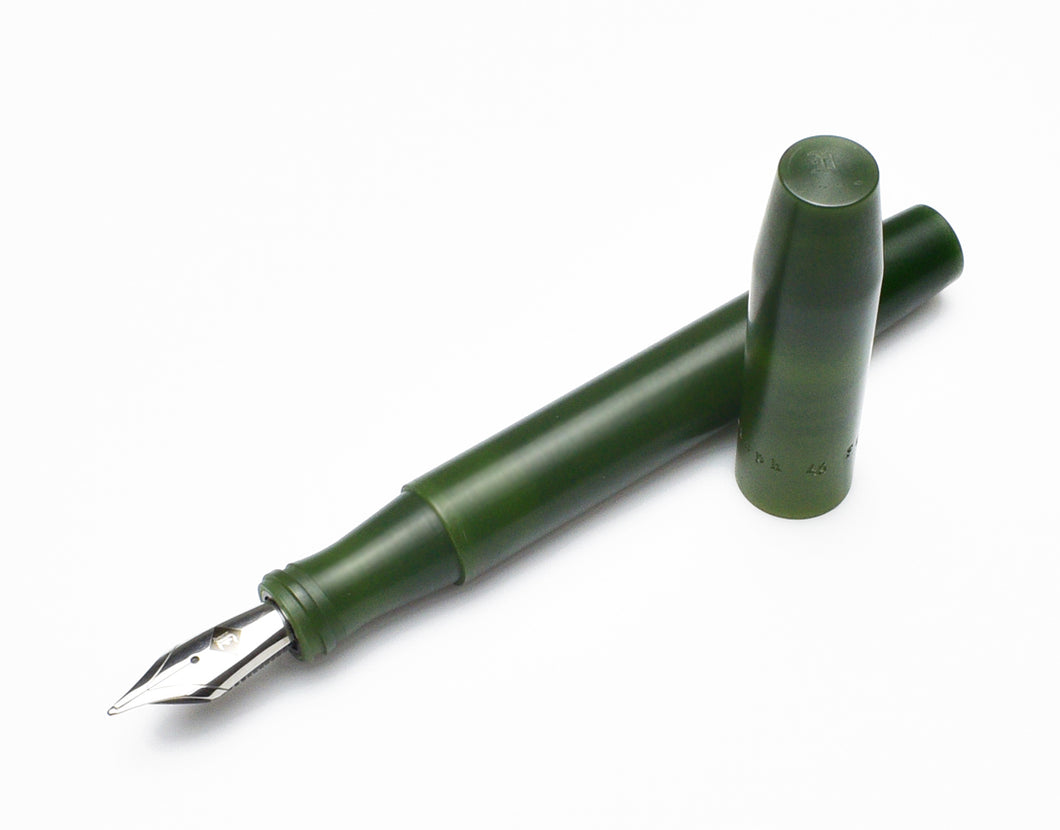 Model 46 Fountain Pen - Matte Vintage Green