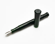 Load image into Gallery viewer, Model 50 Grandis Fountain Pen -Solid Emerald