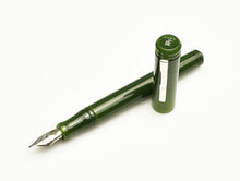 Load image into Gallery viewer, Model 20 Marietta Fountain Pen - Vintage Green